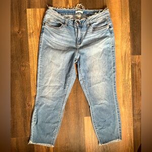 Super cute skinny capri jeans, size 10